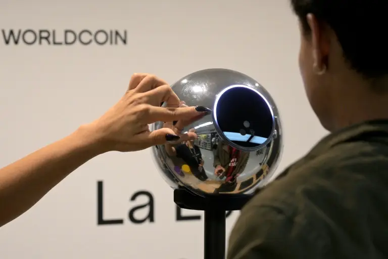 Ministério Público de SP processa Worldcoin
